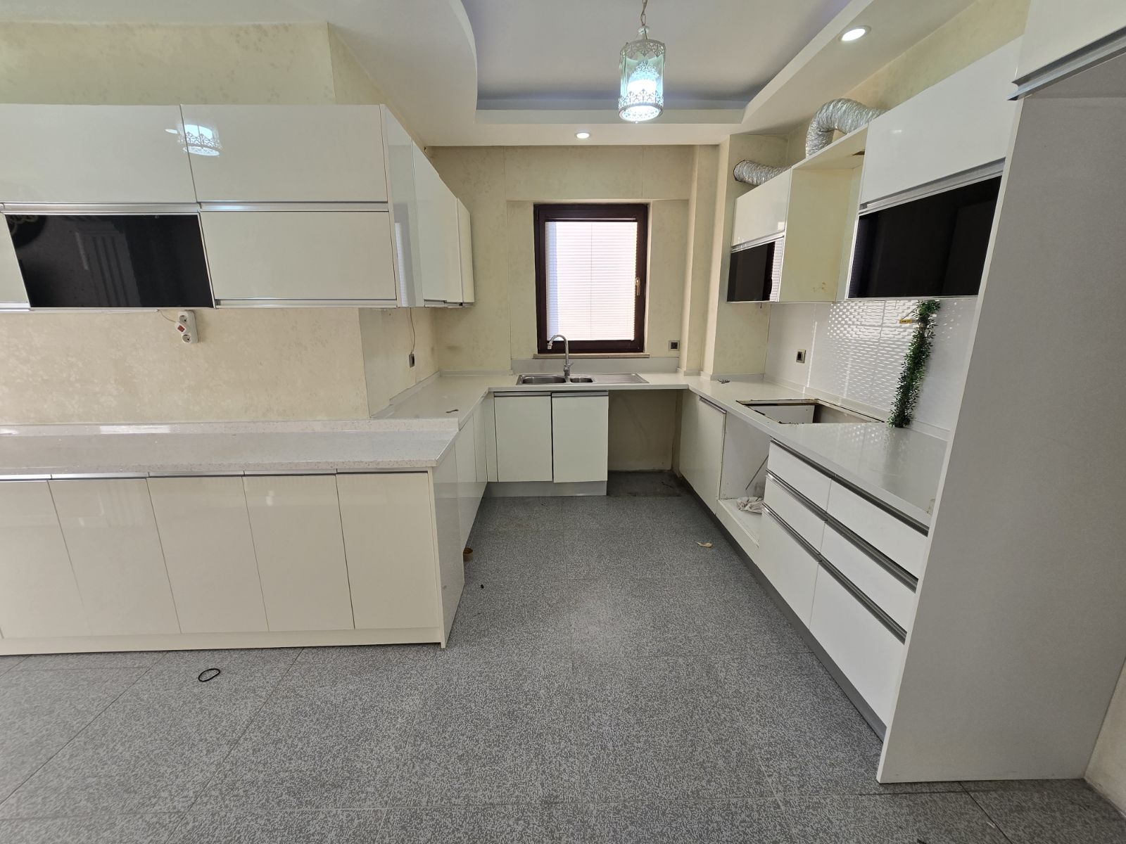 GERMİR'DE SATILIK 4+1 DAİRE - Resim 13