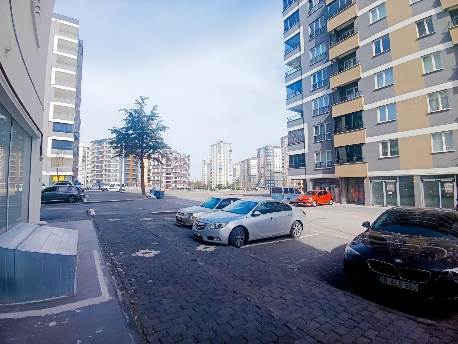 Küçük Ali Mahallesinde Kiralık Geniş Cepheli Dükkan - Resim 17