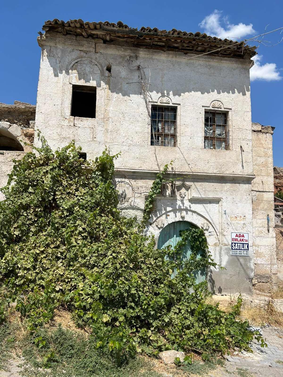 AVANOSTA SANATÇI KOMŞULARIYLA ÇEVRİLİ TARİHİ KARGİR EV 8+3 - Resim 16