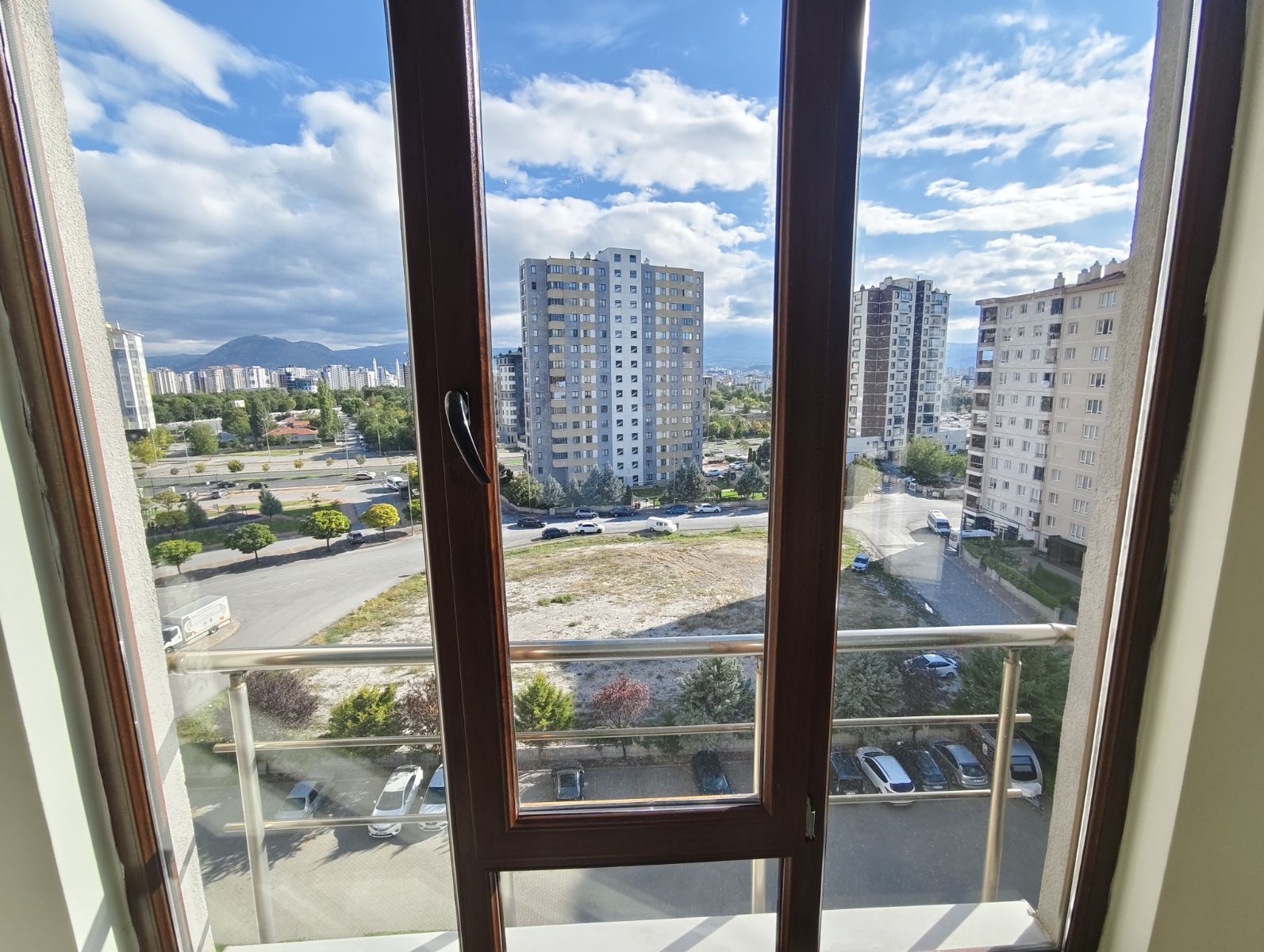 ZÜMRÜT KADIRHAS KONGRE MERKEZİ KARŞISINDA 3+1 KİRALIK DAİRE - Resim 3