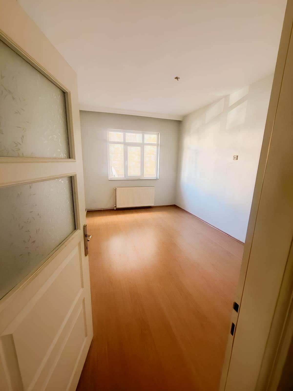 Karşıyaka'da Harika Konumlu Kiralık 3+1 Daire - Resim 28