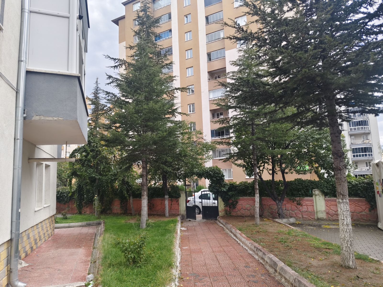 ERKİLET CAMİKEBİR MAHALLESİ 3+1 UYGUN FİYATLI SATILIK DAİRE - Resim 2