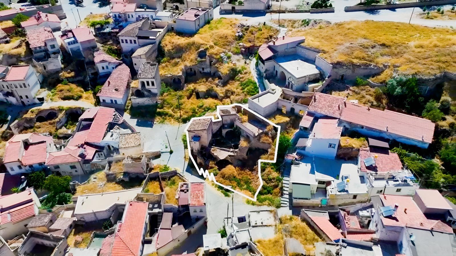 AVANOSTA SANATÇI KOMŞULARIYLA ÇEVRİLİ TARİHİ KARGİR EV 8+3 - Resim 7