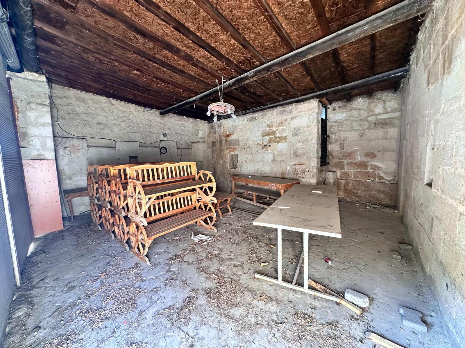 ÇAVUŞİNDE KÖY İÇİNDE 358 M² KARGİR EV - Resim 9