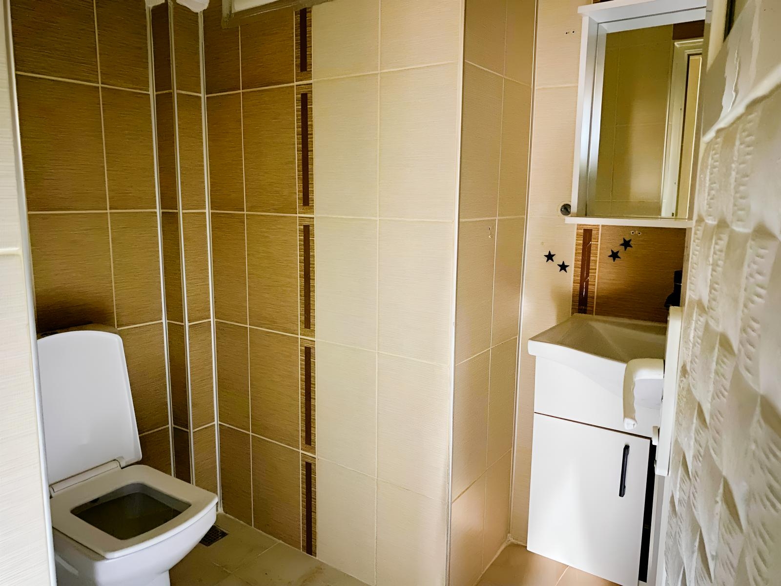 Karşıyaka'da Harika Konumlu Kiralık 3+1 Daire - Resim 8