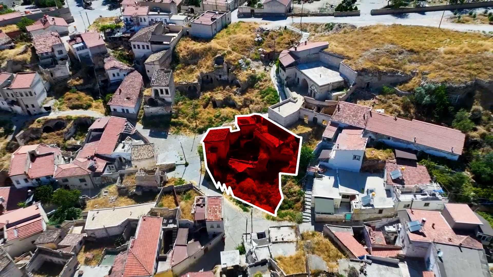 AVANOSTA SANATÇI KOMŞULARIYLA ÇEVRİLİ TARİHİ KARGİR EV 8+3 - Resim 5