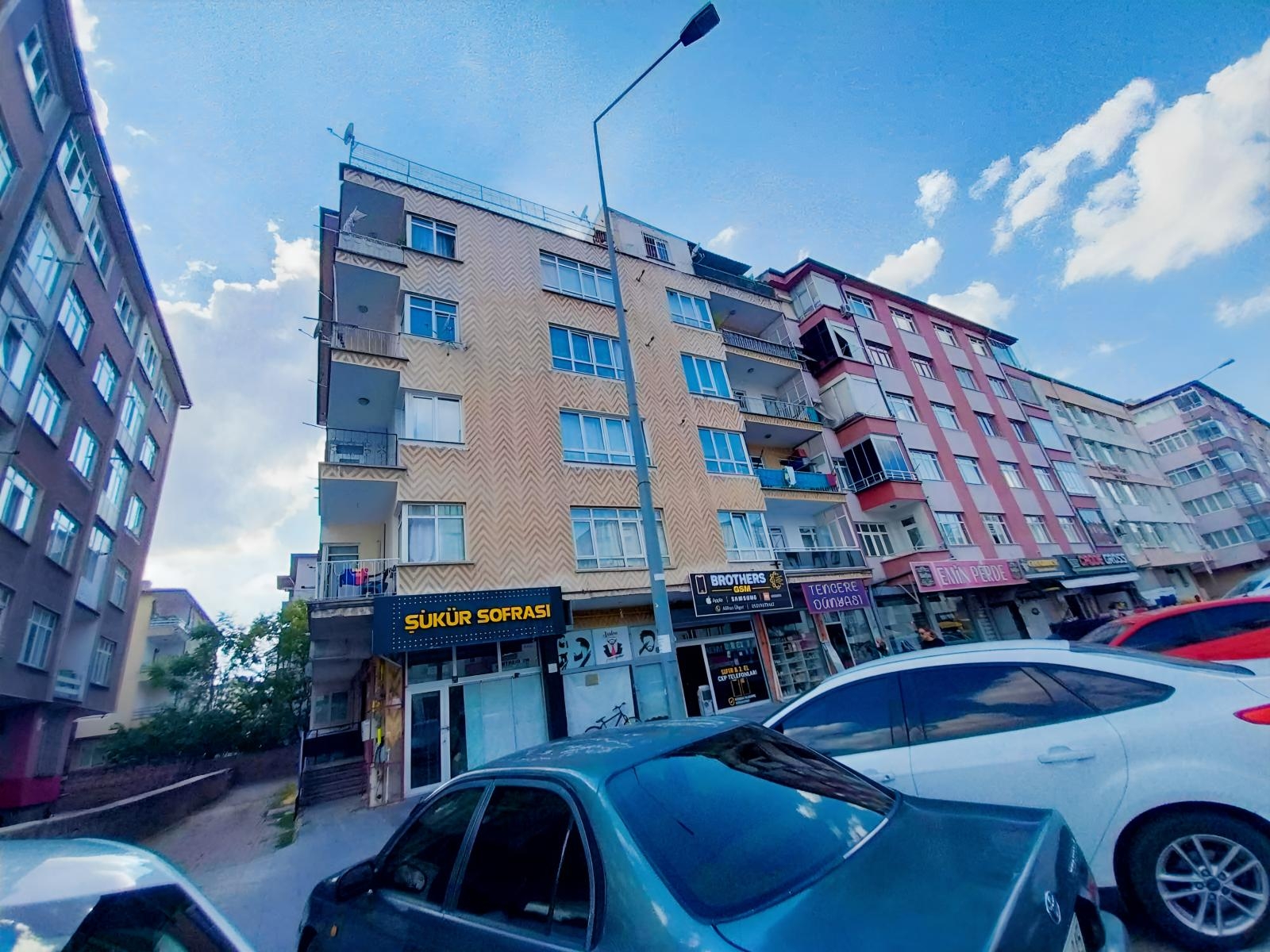 FUZULİ CADDESİNDE MÜKEMMEL KONUMDA YATIRIMLIK DAİRE - Resim 3