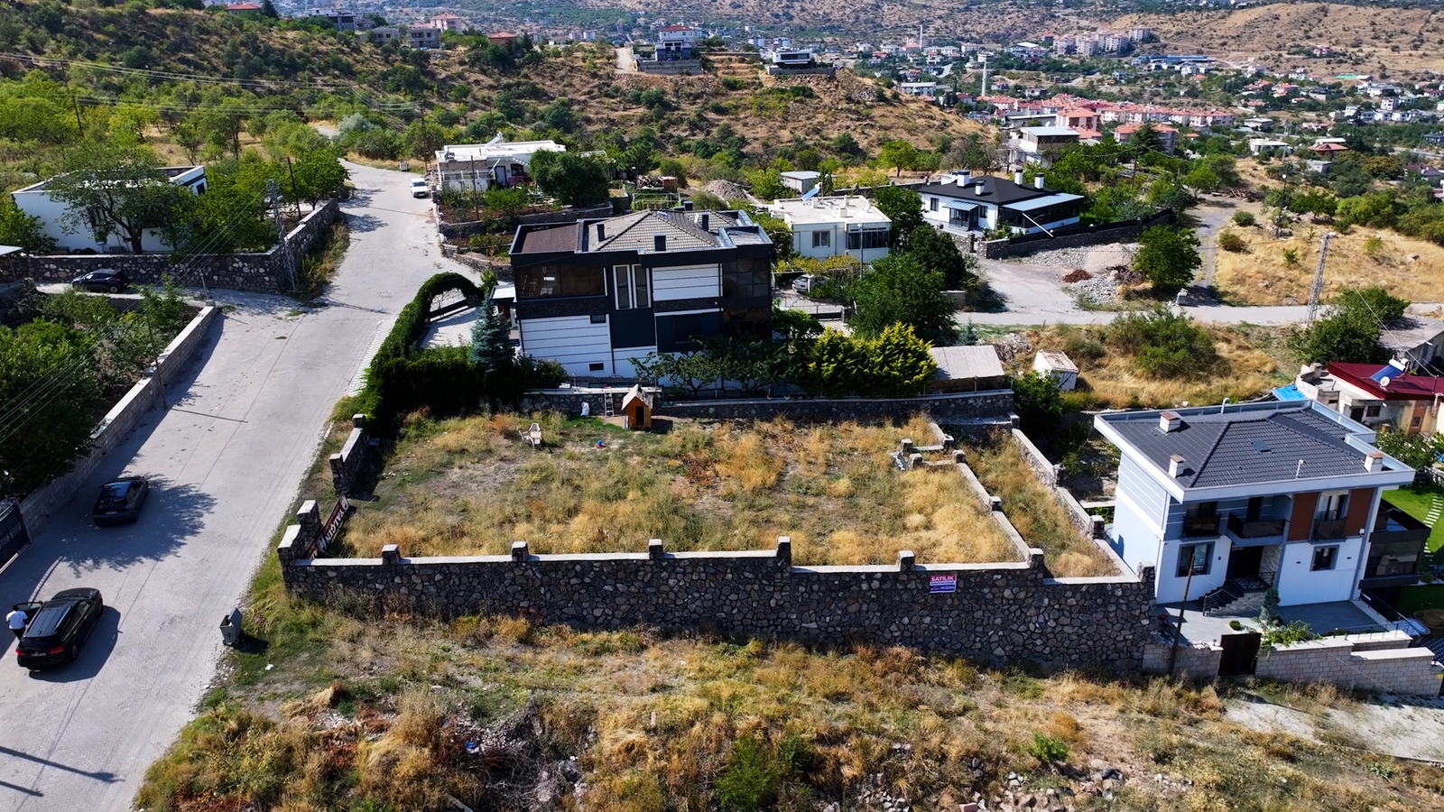 Hacılar Armutlukta 771 m² Köşe Villa Parseli