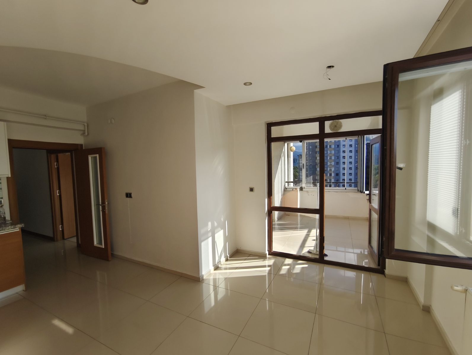ZÜMRÜT KADIRHAS KONGRE MERKEZİ KARŞISINDA 3+1 KİRALIK DAİRE - Resim 8