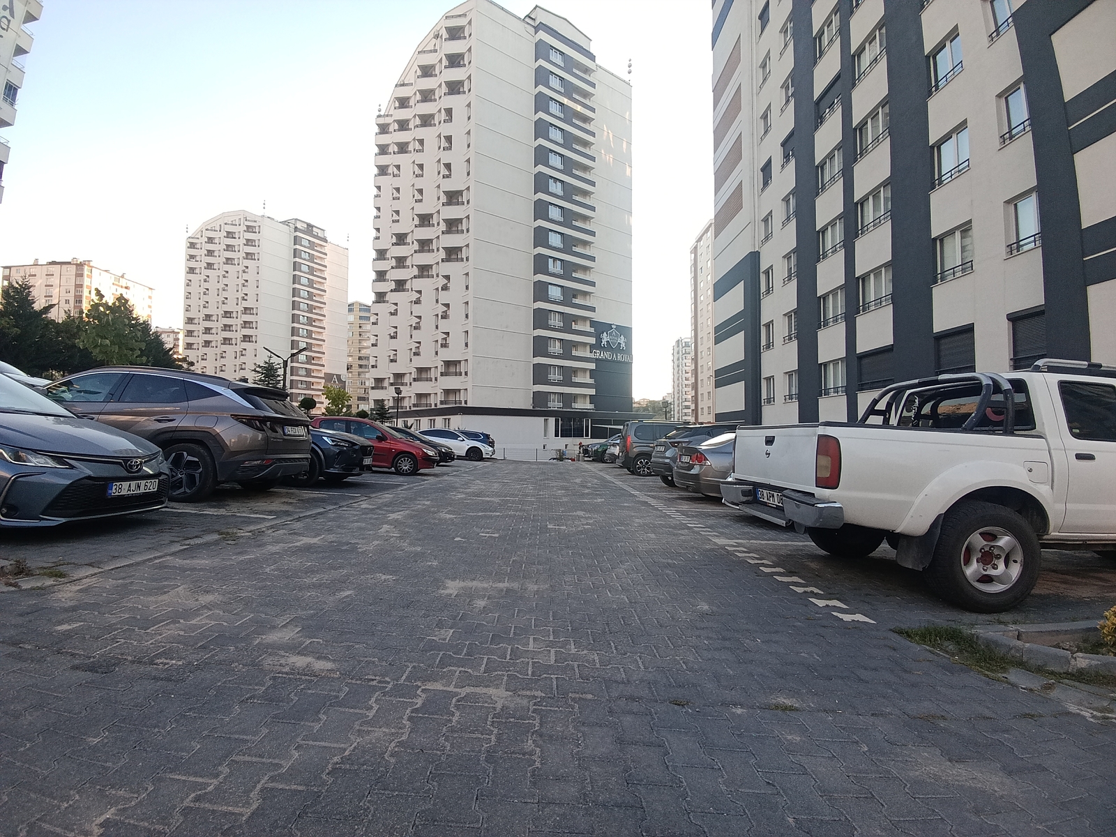Karasu Caddesinde Avenir 58'de Arakat Satılık 3.5+1 Daire