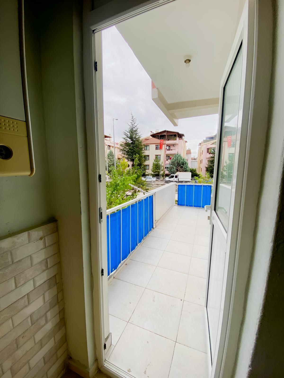 Karşıyaka'da Harika Konumlu Kiralık 3+1 Daire - Resim 5