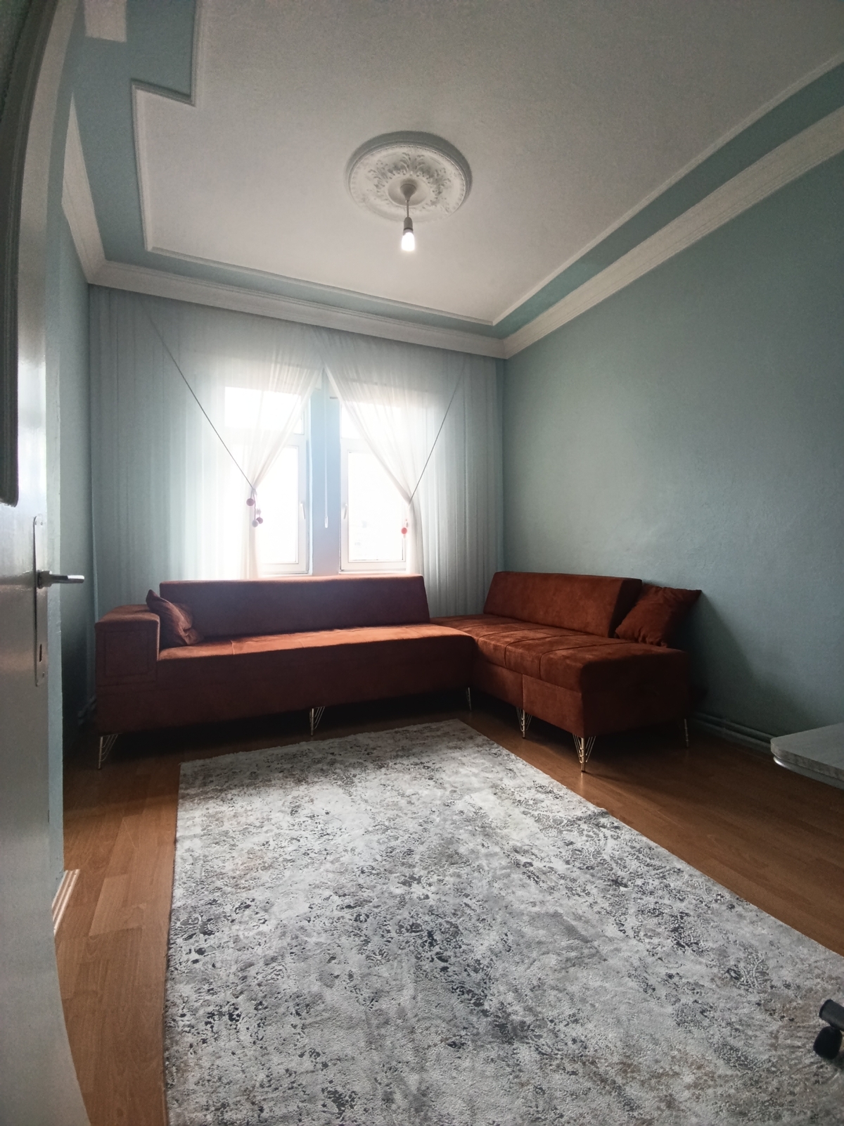 Yenidoğanda Manzaralı Havadar Satılık 3+1 Daire - Resim 13