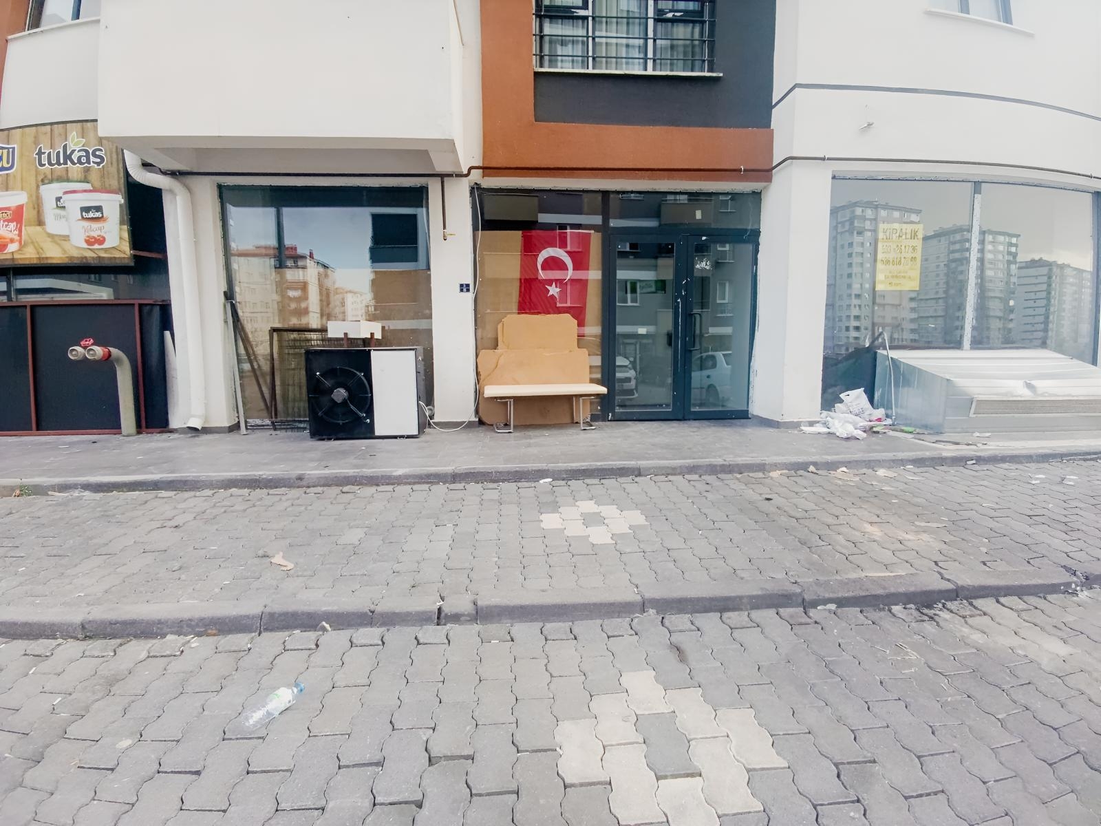 Küçük Ali Mahallesinde Kiralık Geniş Cepheli Dükkan - Resim 11