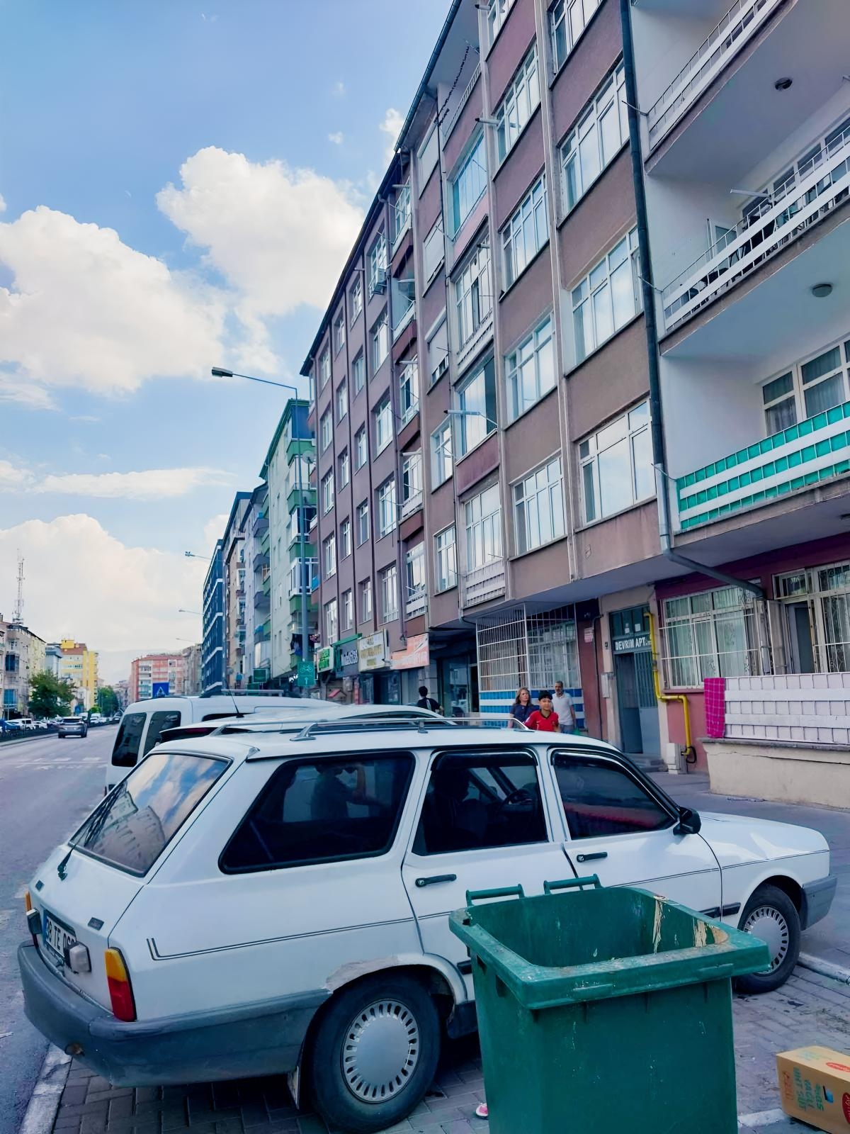 FUZULİ CADDESİNDE MÜKEMMEL KONUMDA YATIRIMLIK DAİRE - Resim 2