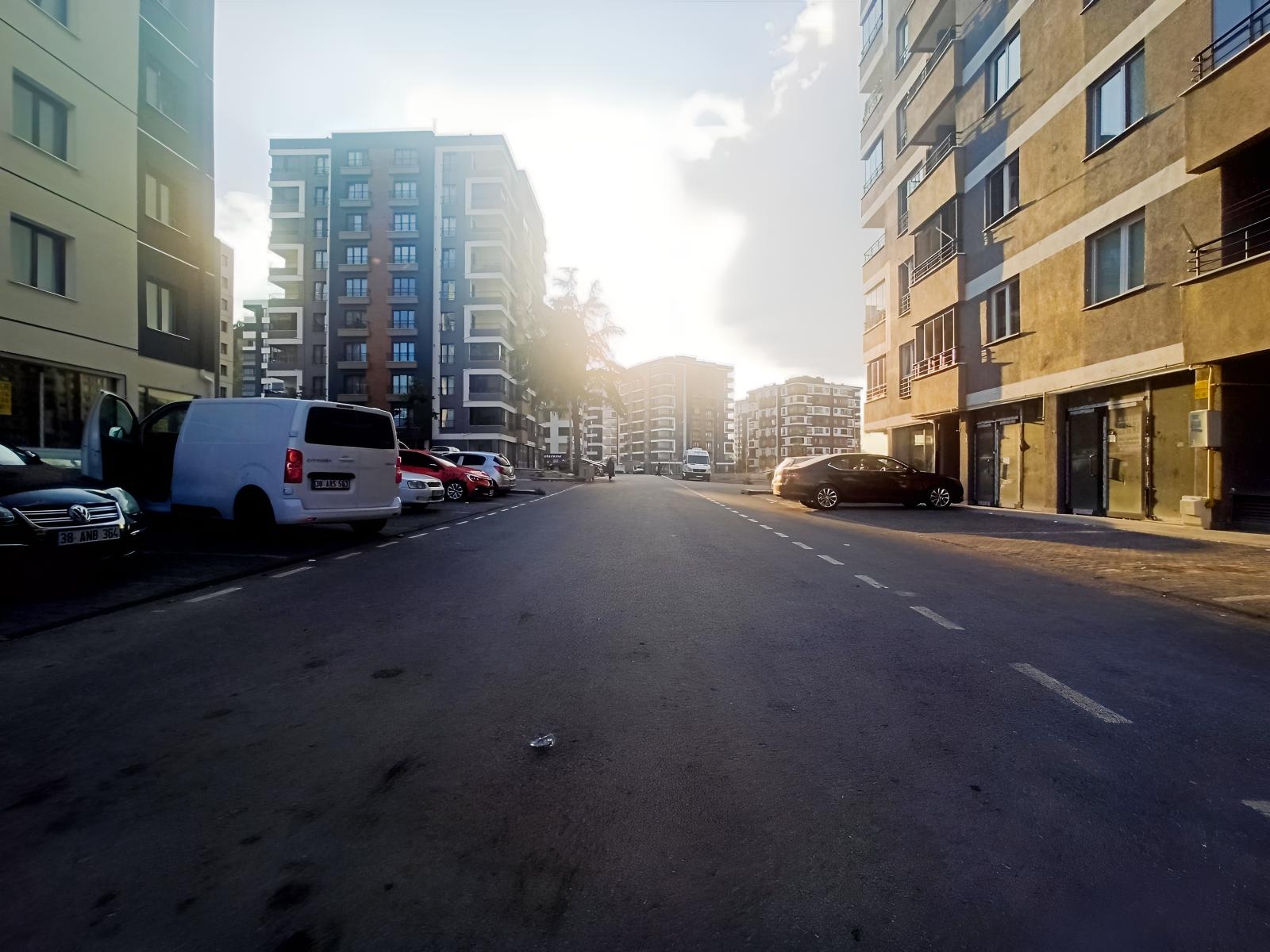 Küçük Ali Mahallesinde Kiralık Geniş Cepheli Dükkan - Resim 3