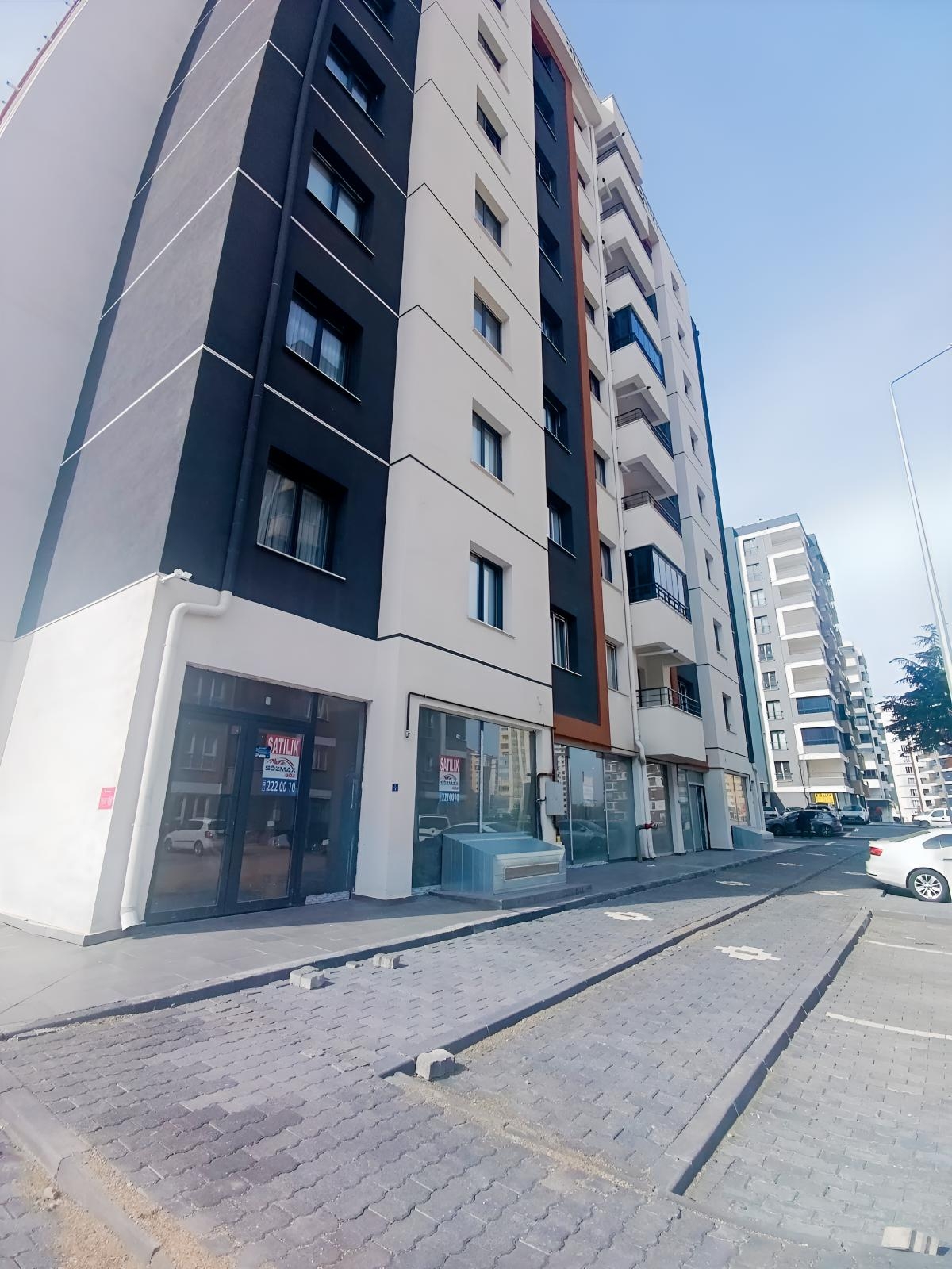 Küçük Ali Mahallesinde Kiralık Geniş Cepheli Dükkan