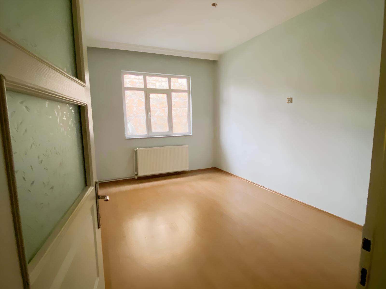 Karşıyaka'da Harika Konumlu Kiralık 3+1 Daire - Resim 6