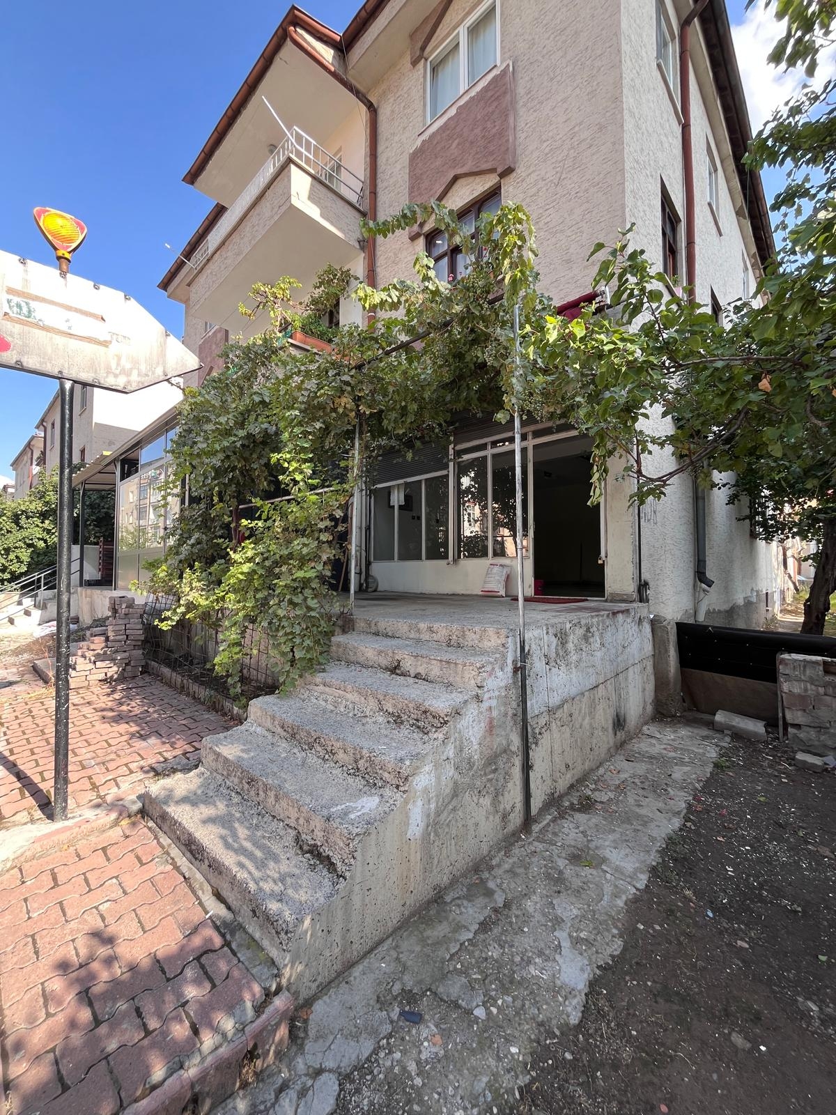 Esenyurt'ta Depolu Kiralık Dükkan - Resim 9