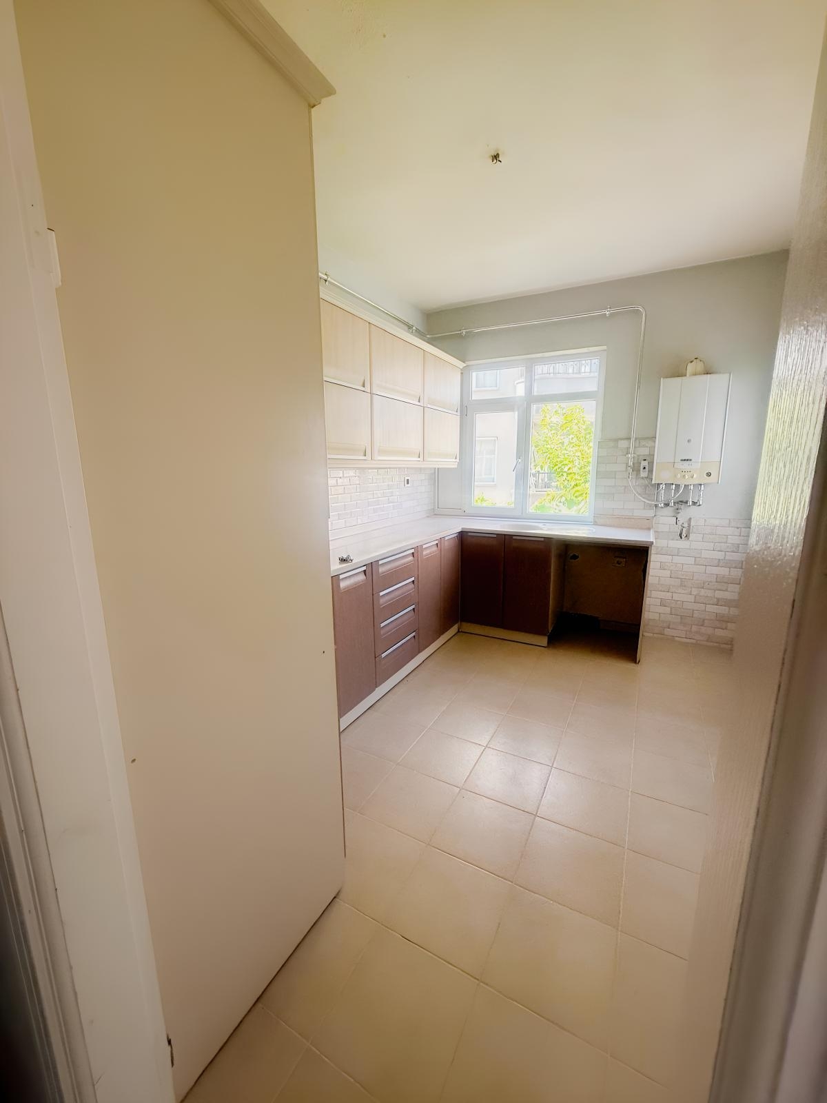 Karşıyaka'da Harika Konumlu Kiralık 3+1 Daire - Resim 17
